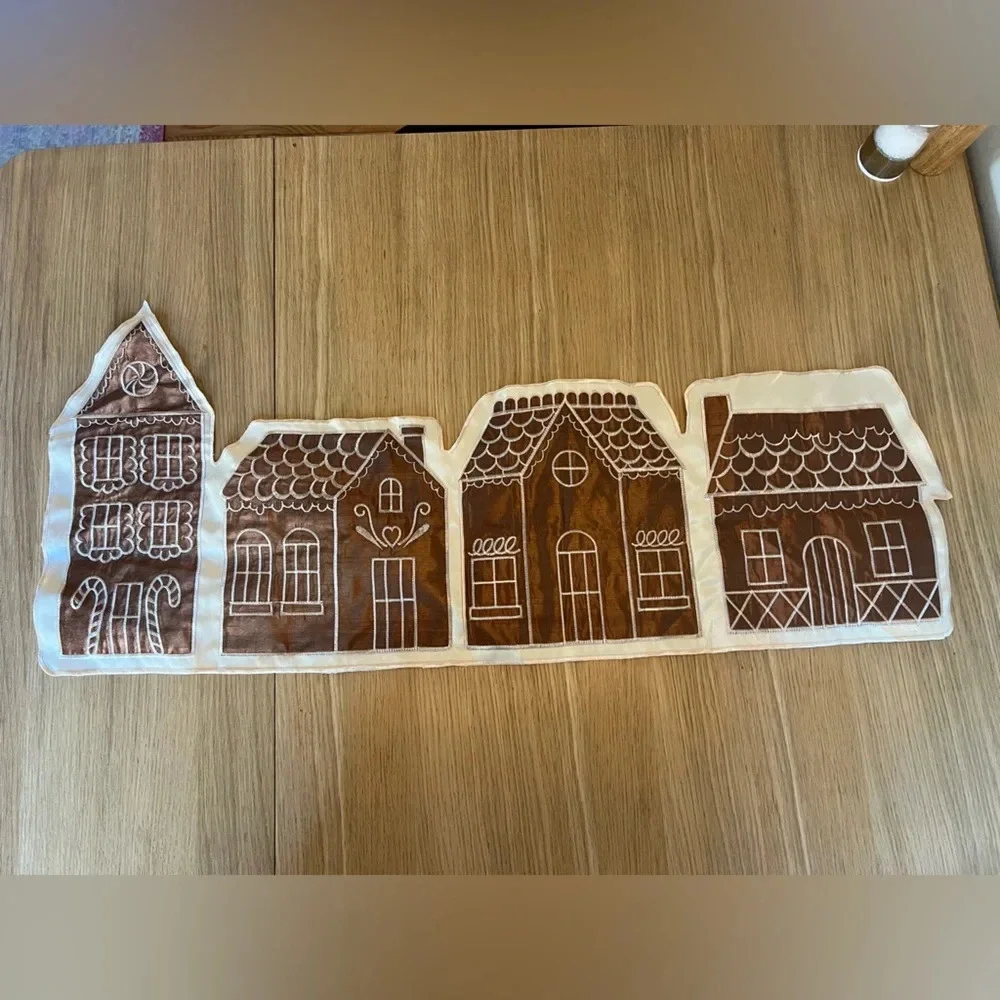 Aldi Huntington Home Holiday Table Runner – Gingerbread House Design Christmas
